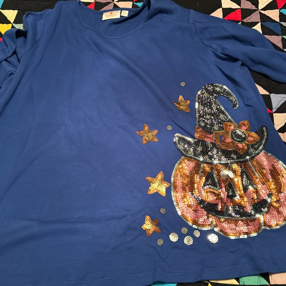 Hallowwen Quacker top never been worn